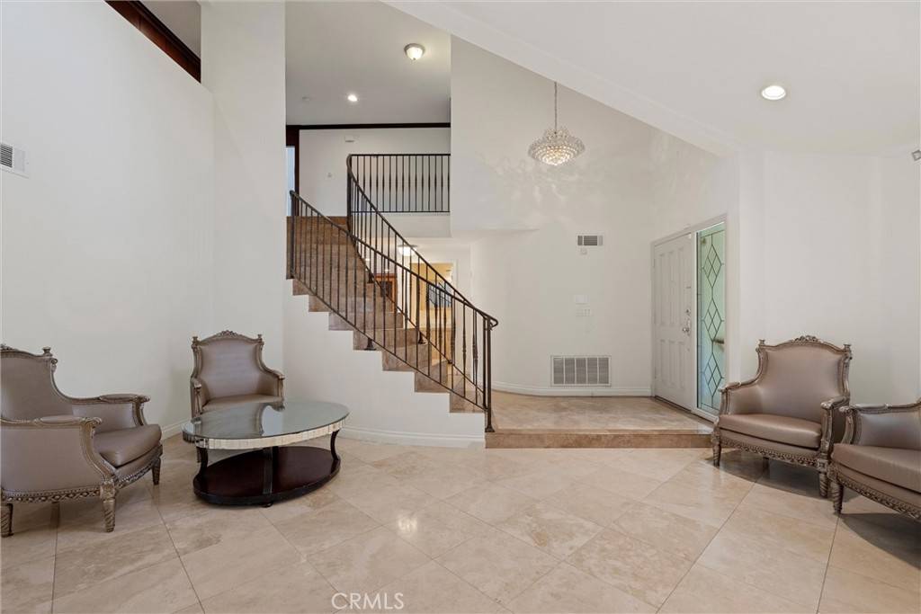 Tarzana, CA 91356,18207 Emelita ST
