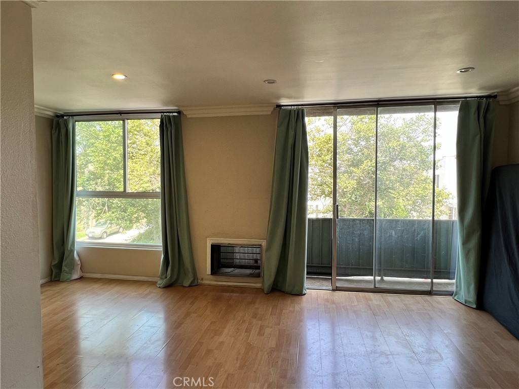Los Angeles, CA 90036,525 N Sycamore AVE #304