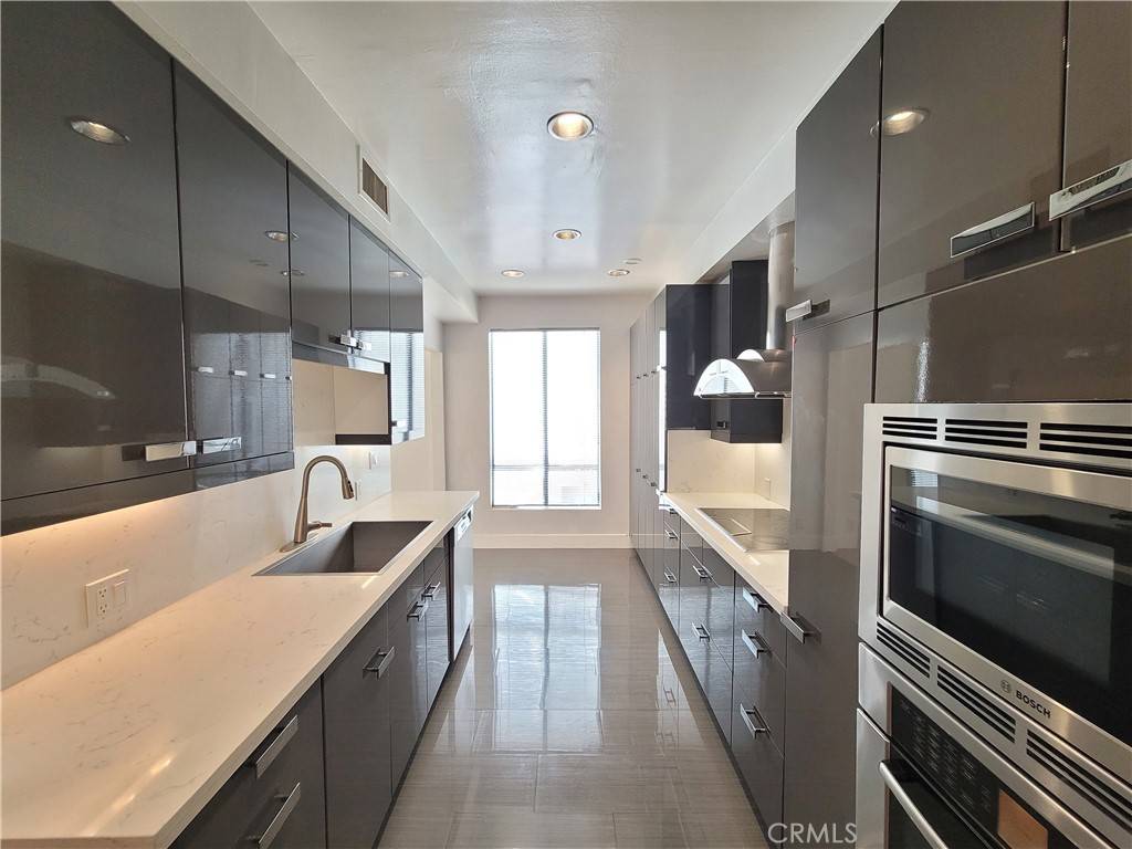Beverly Hills, CA 90210,450 N Oakhurst DR #103