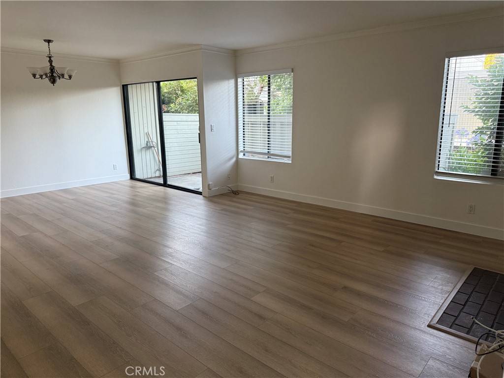 Woodland Hills, CA 91367,22143 Burbank Blvd. #1
