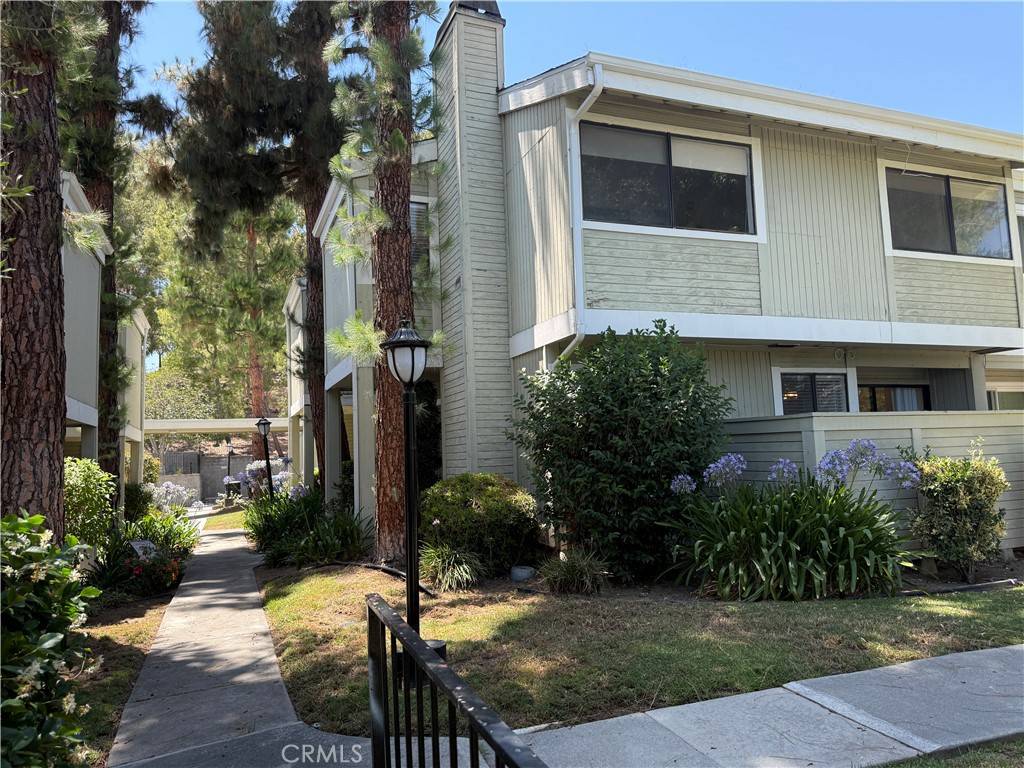 Woodland Hills, CA 91367,22143 Burbank Blvd. #1