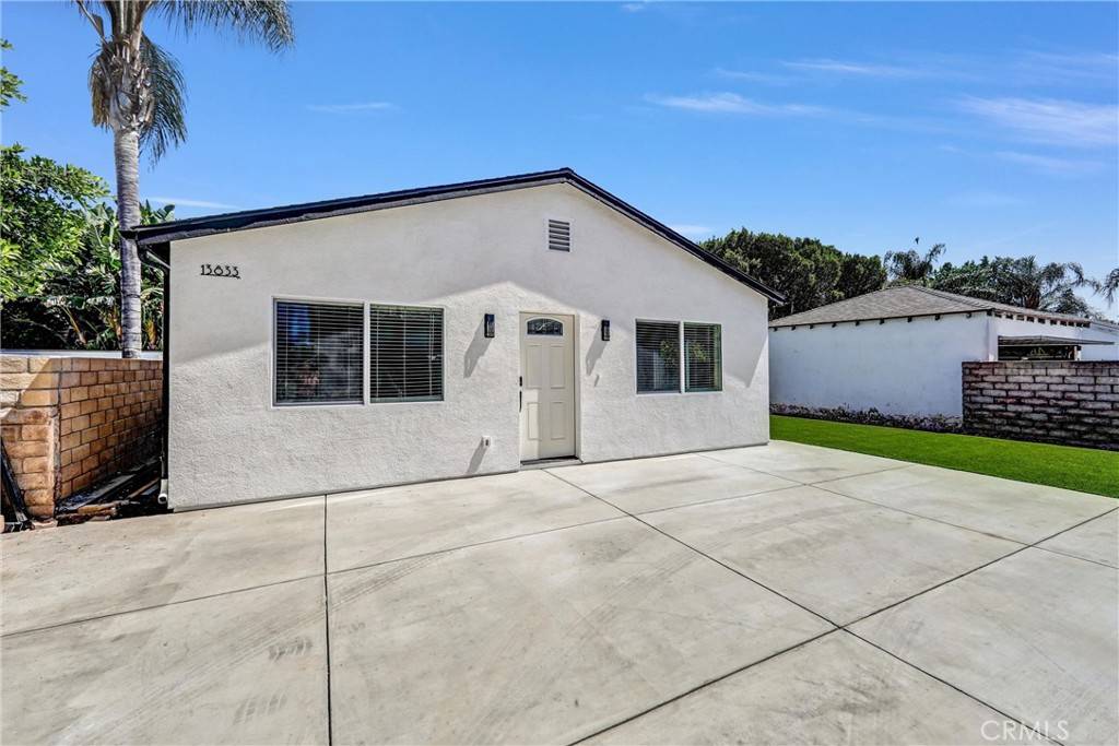 Valley Glen, CA 91401,13833 bessemer