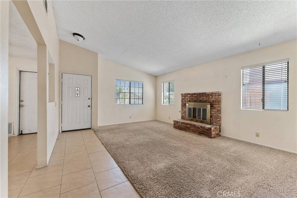 Lancaster, CA 93535,637 E Avenue J9