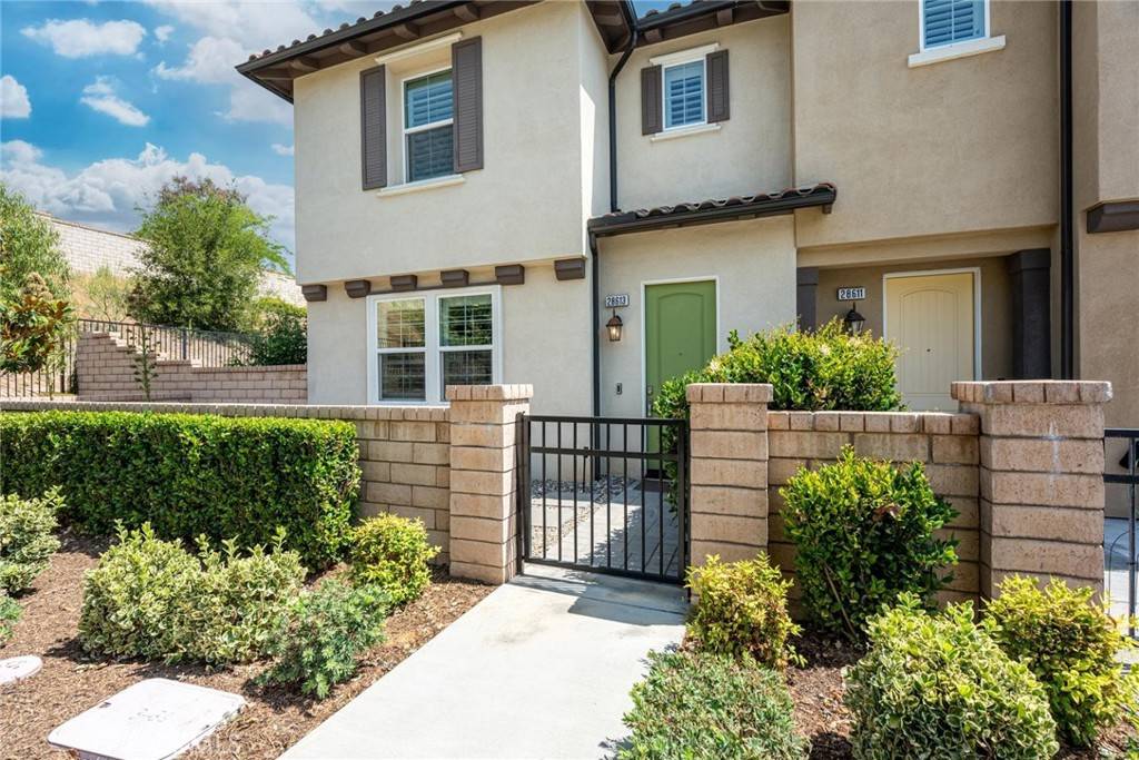 Valencia, CA 91354,28613 Jardineras DR