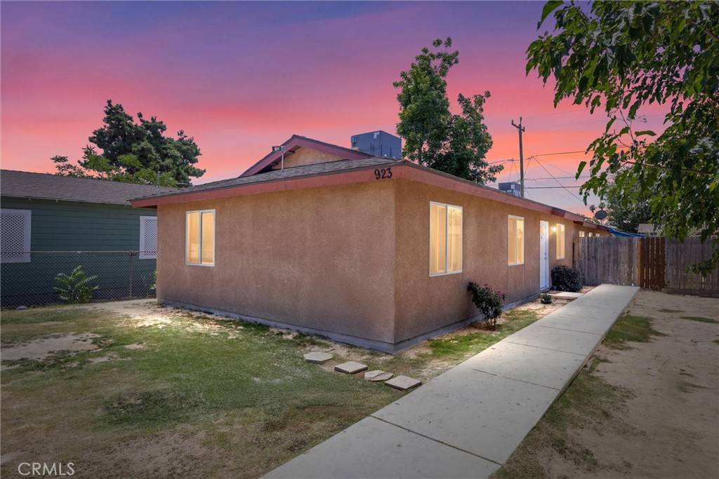 Bakersfield, CA 93305,923 Eureka ST