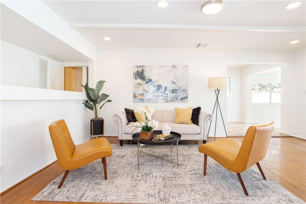North Hollywood, CA 91605,12715 Hart St