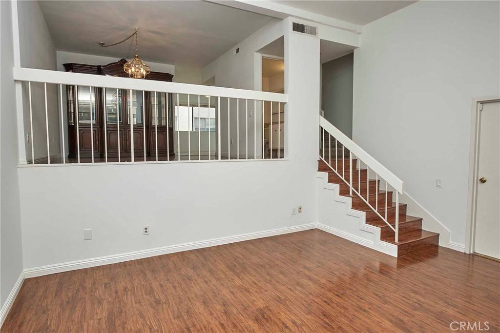 Woodland Hills, CA 91367,6121 Shoup AVE #10