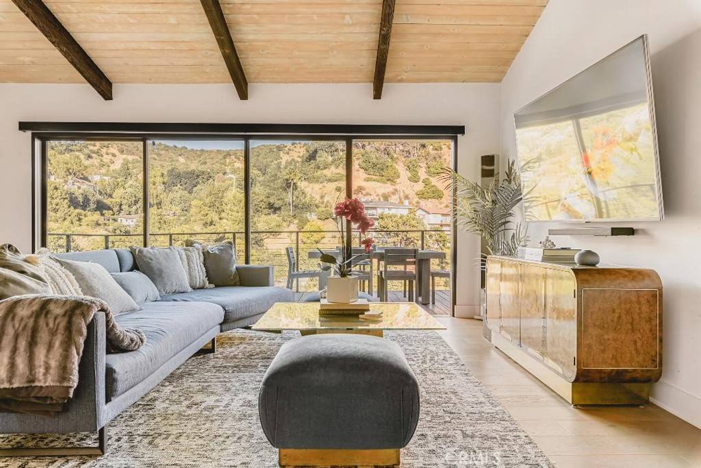 Los Angeles, CA 90046,2522 Zorada DR
