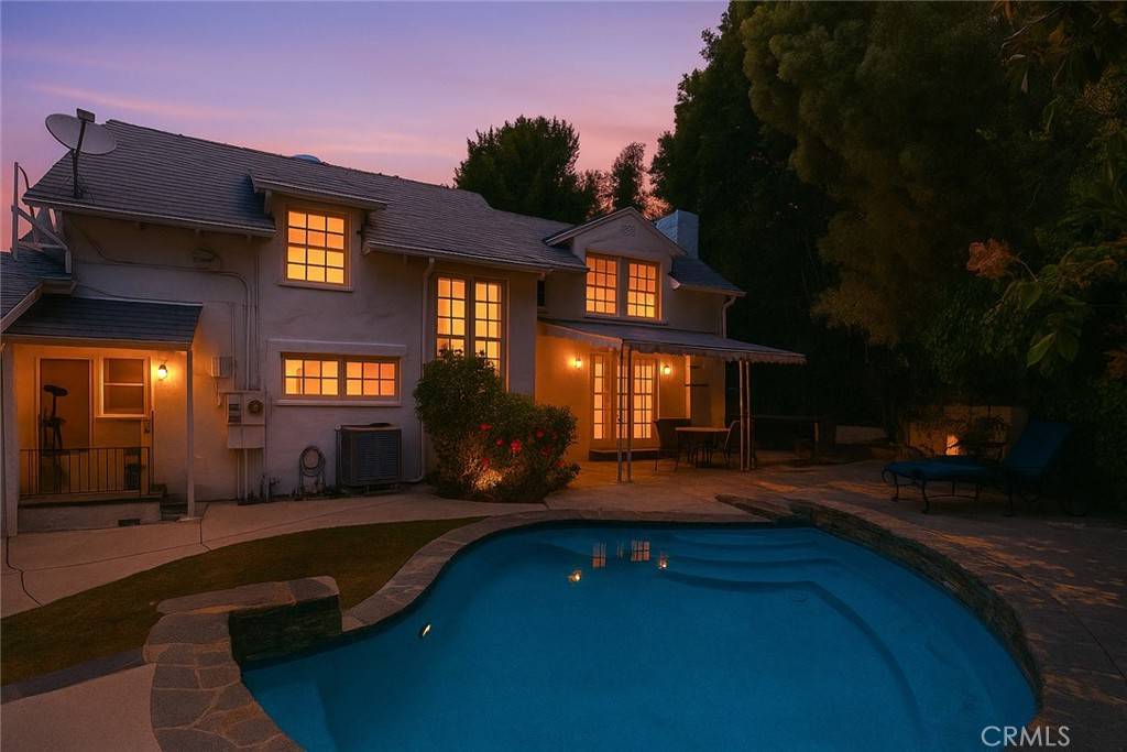 Los Angeles, CA 90068,6438 Ivarene AVE
