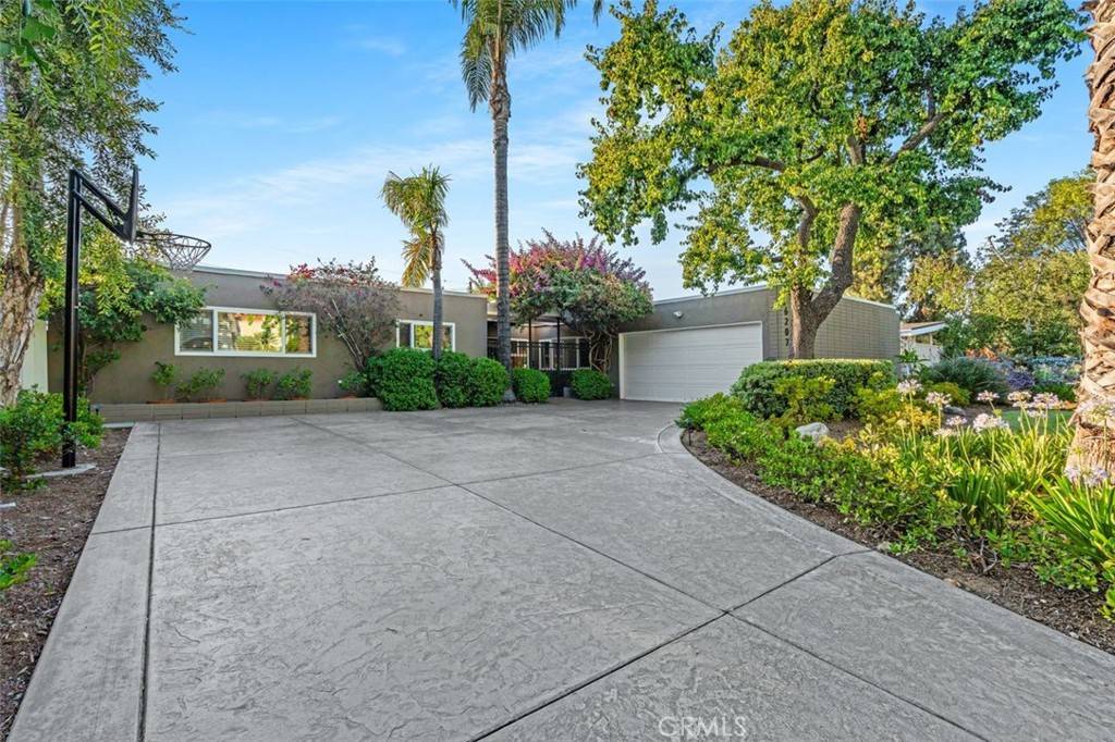 Woodland Hills, CA 91367,6207 Capistrano AVE
