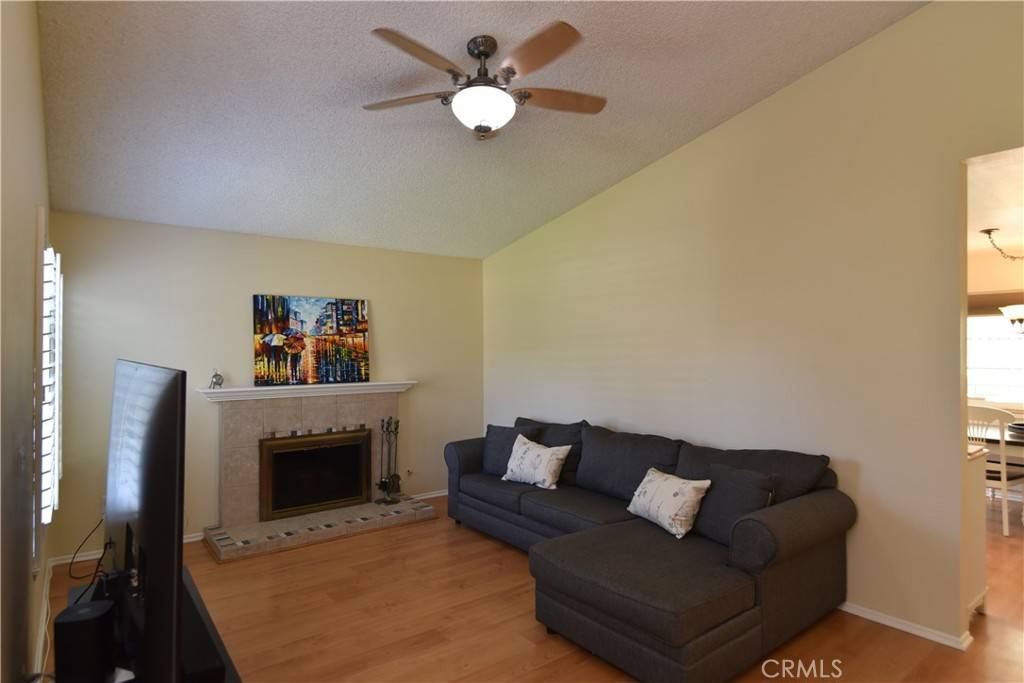 Saugus, CA 91350,20611 Alaminos DR