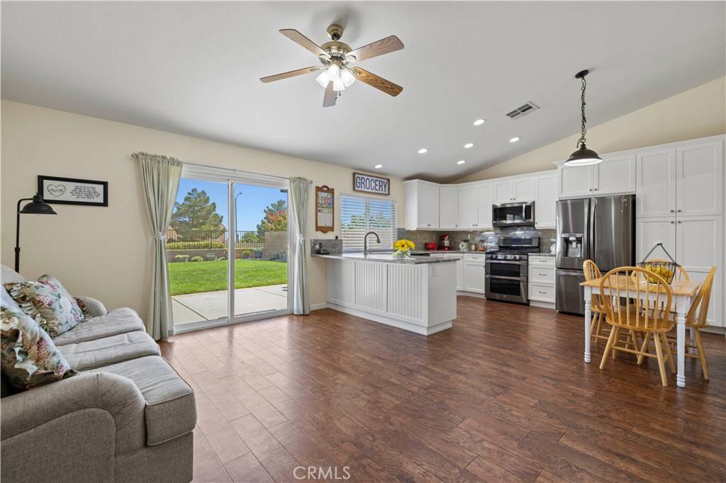 Palmdale, CA 93551,4327 Cocina LN
