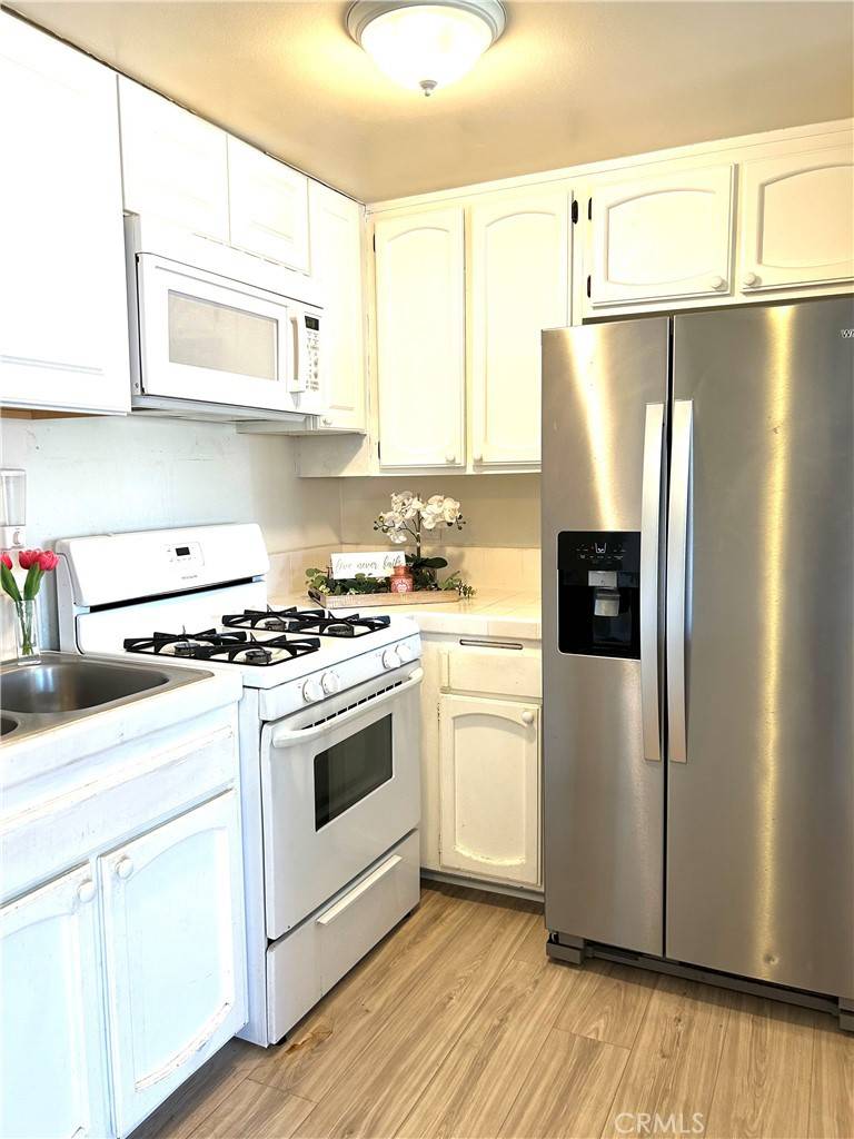 Palmdale, CA 93550,38710 10th ST E #12