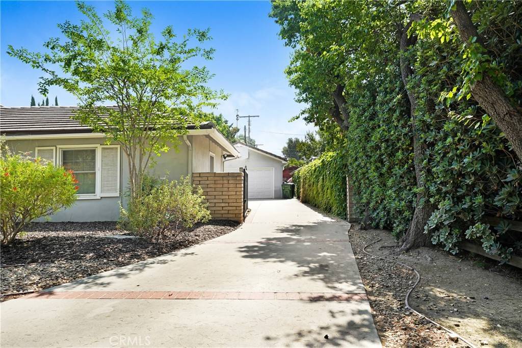 Granada Hills, CA 91344,10918 White Oak AVE