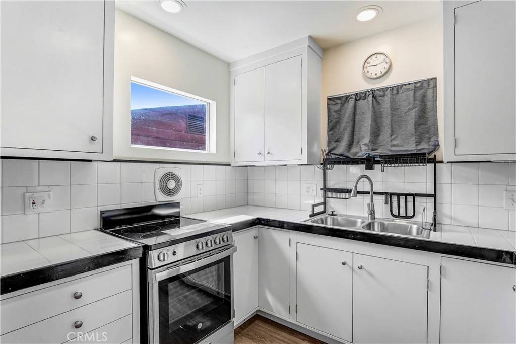 Granada Hills, CA 91344,10918 White Oak AVE