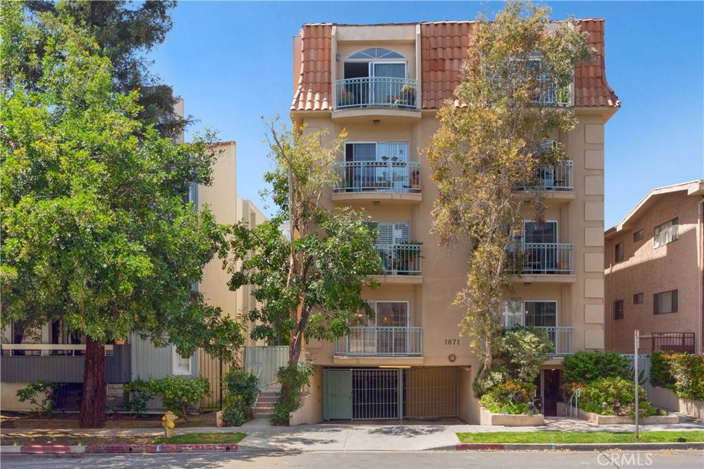 Los Angeles, CA 90025,1871 Greenfield AVE #102