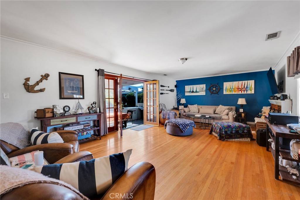 San Fernando, CA 91345,10626 Lemona AVE