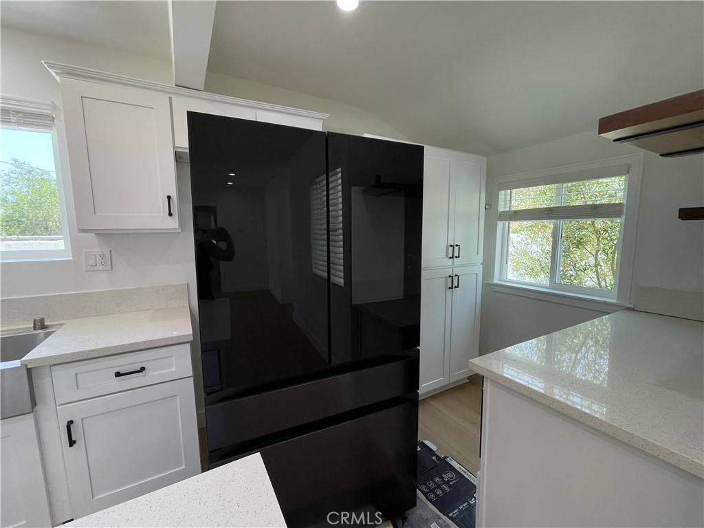 Tarzana, CA 91356,18823 Martha ST
