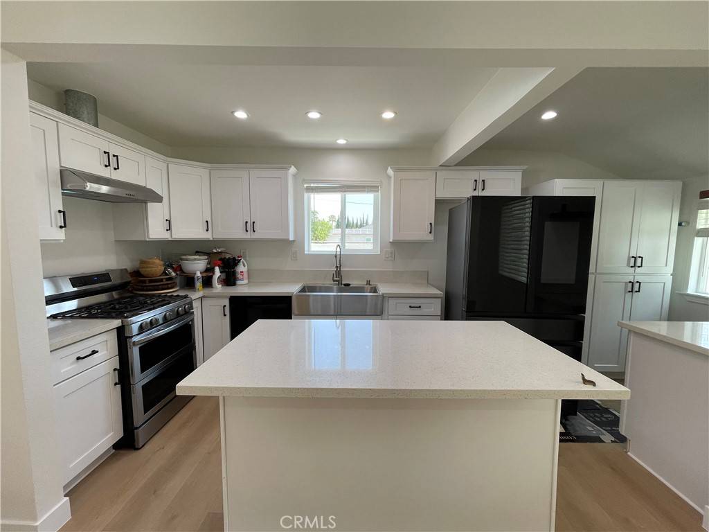 Tarzana, CA 91356,18823 Martha ST