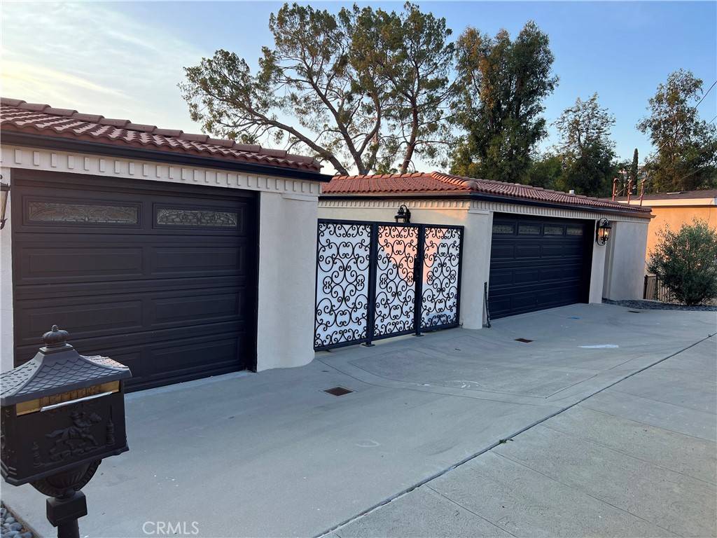 Woodland Hills, CA 91364,21765 Ybarra RD