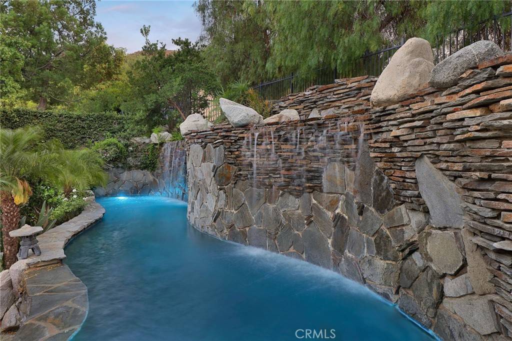 Woodland Hills, CA 91367,6137 Paseo La Vista