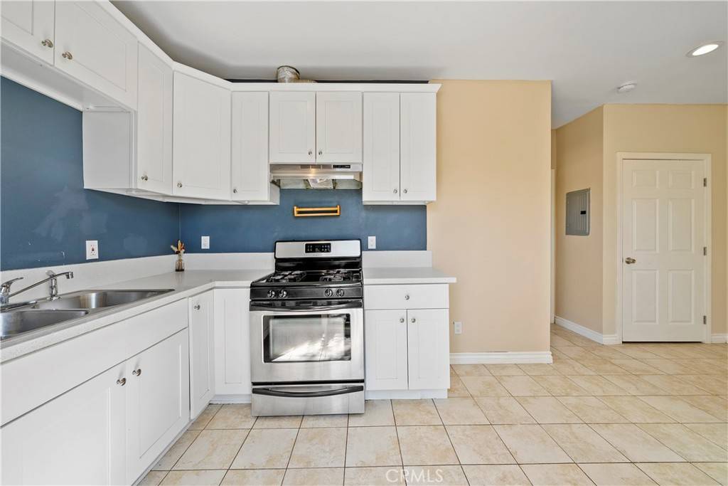 Arleta, CA 91331,9796 Stanwin AVE