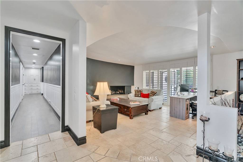 Woodland Hills, CA 91364,5067 Arundel Drive