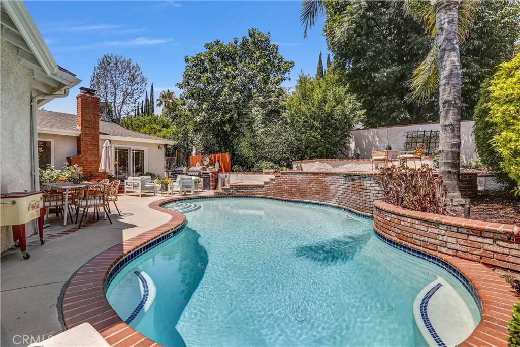 Woodland Hills, CA 91364,21701 Costanso ST