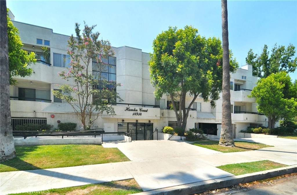 Van Nuys, CA 91411,14914 Hamlin ST #105