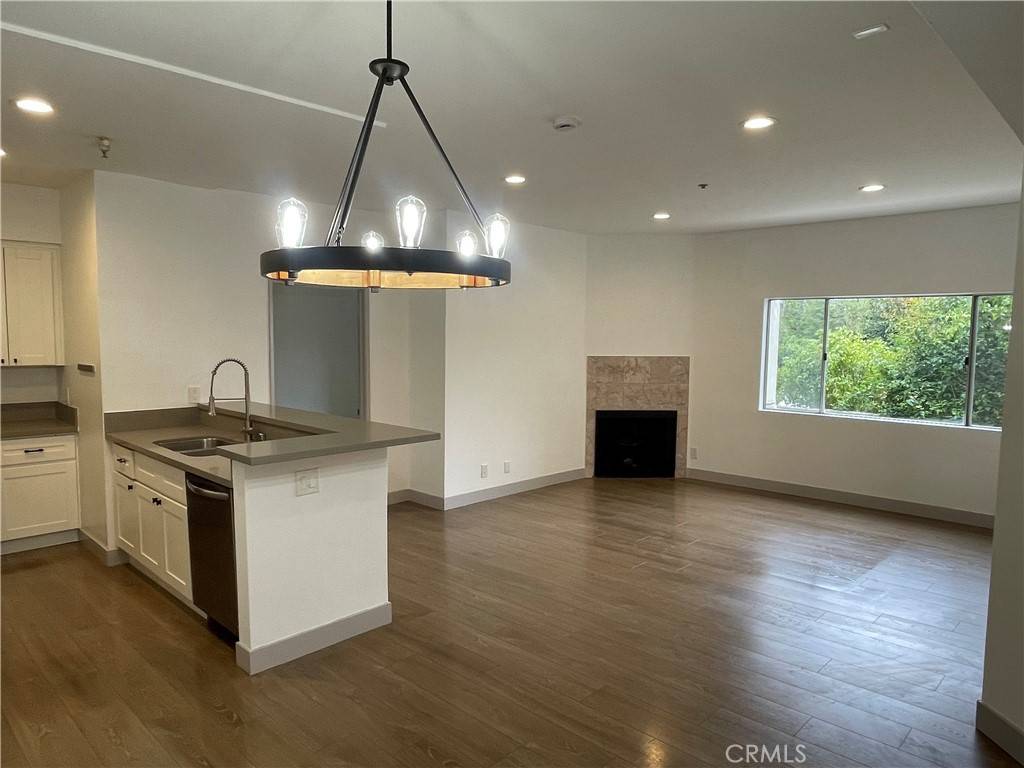 Van Nuys, CA 91411,14914 Hamlin ST #105