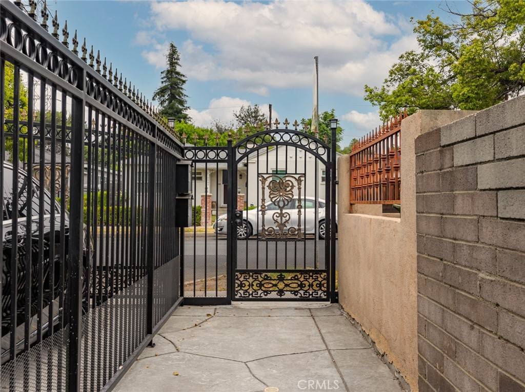 Tarzana, CA 91356,18841 Collins ST