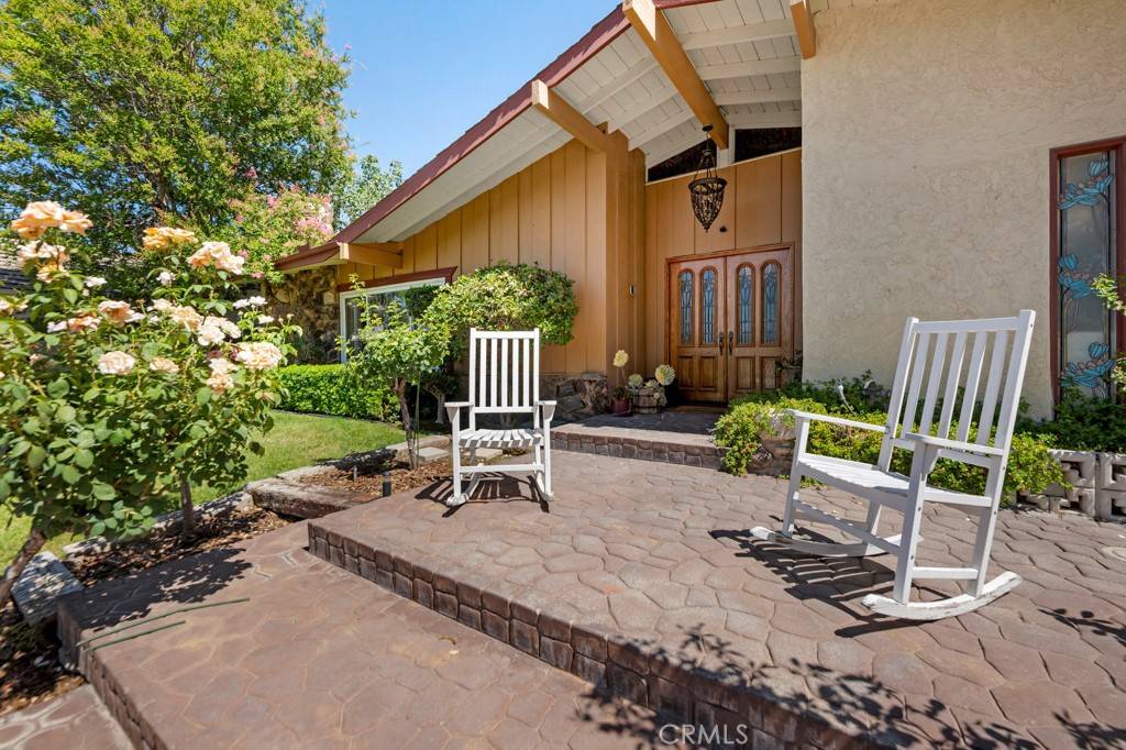 Newhall, CA 91321,23714 Lawnside DR