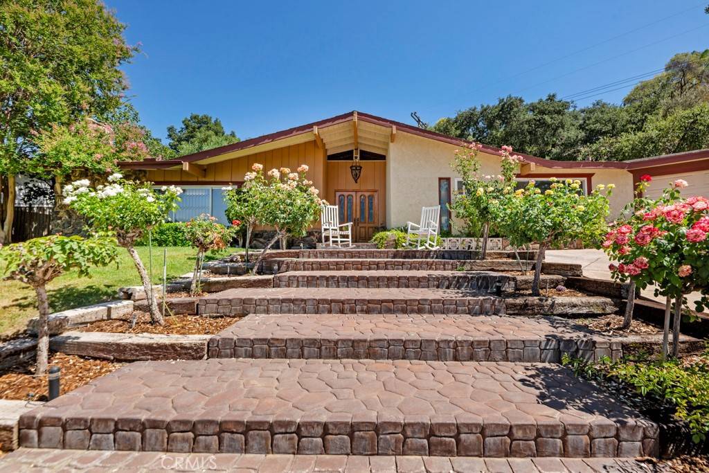 Newhall, CA 91321,23714 Lawnside DR