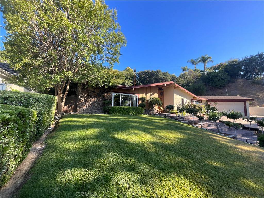 Newhall, CA 91321,23714 Lawnside DR
