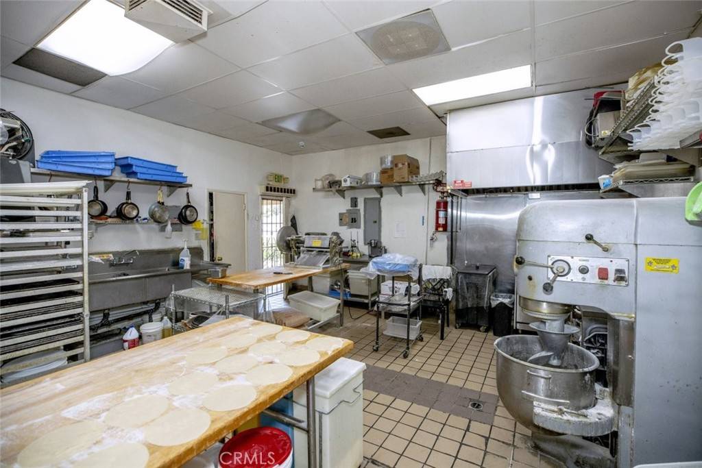 Glendale, CA 91201,1250 W Glenoaks BLVD