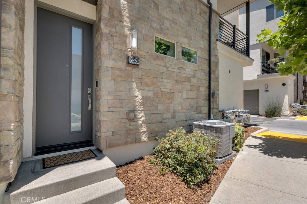 Northridge, CA 91324,19526 Astor PL