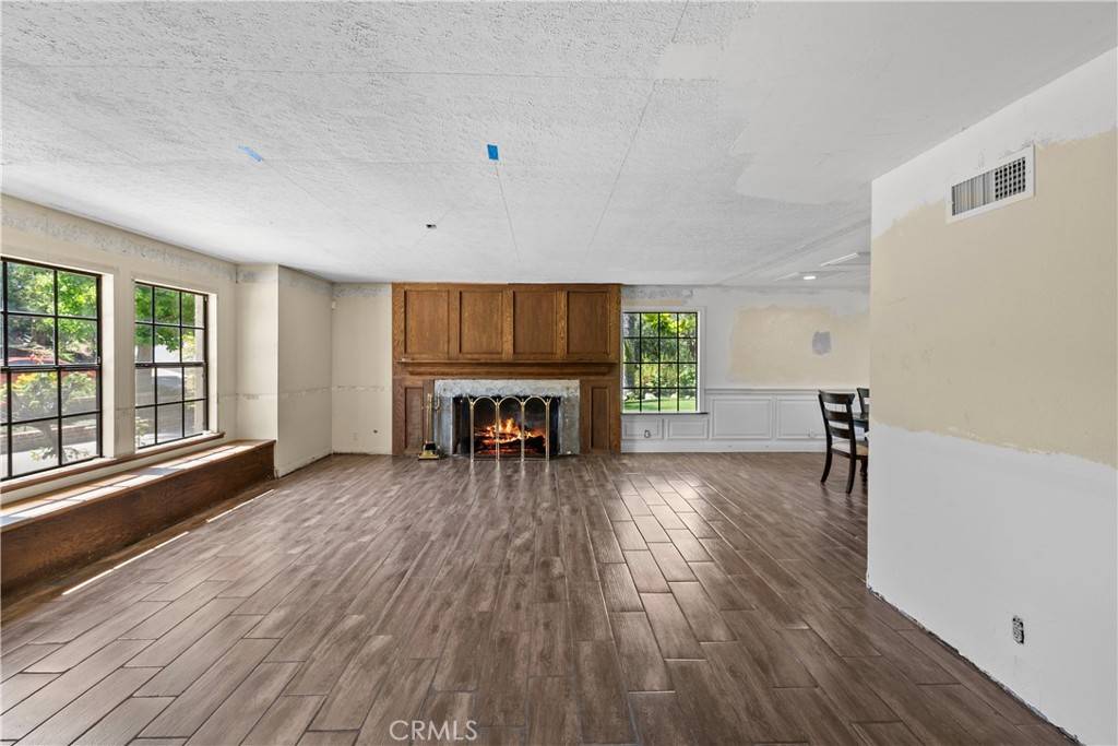 Valencia, CA 91355,25472 Via Acorde