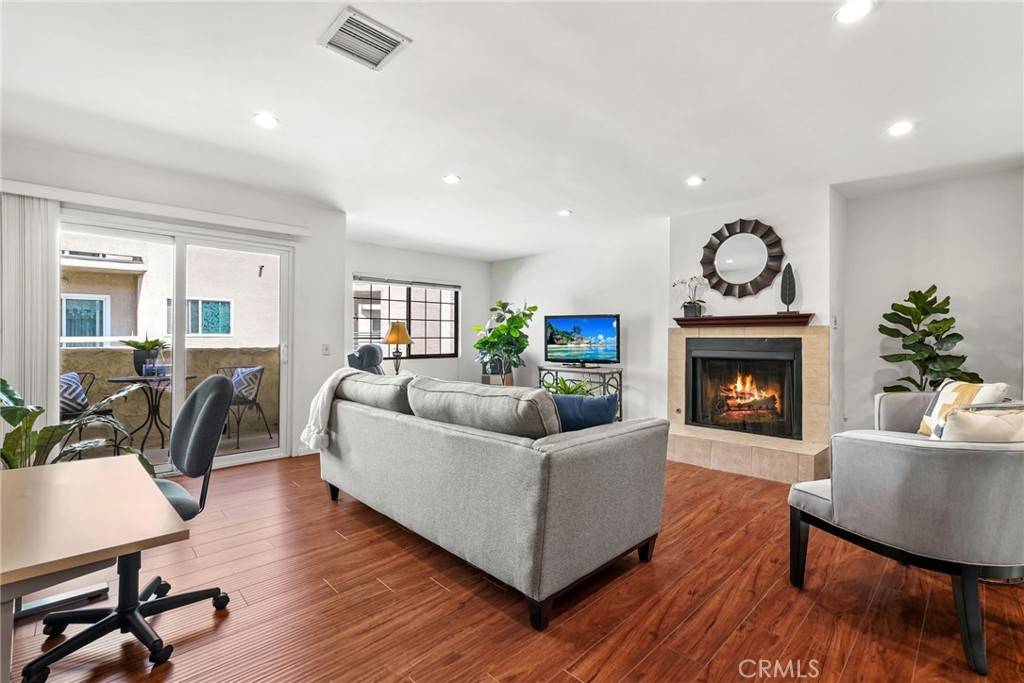 Burbank, CA 91504,1737 Peyton AVE #E