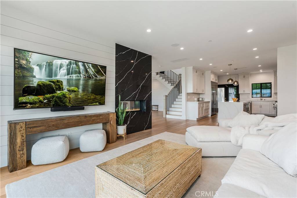 Sherman Oaks, CA 91403,14614 Round Valley DR