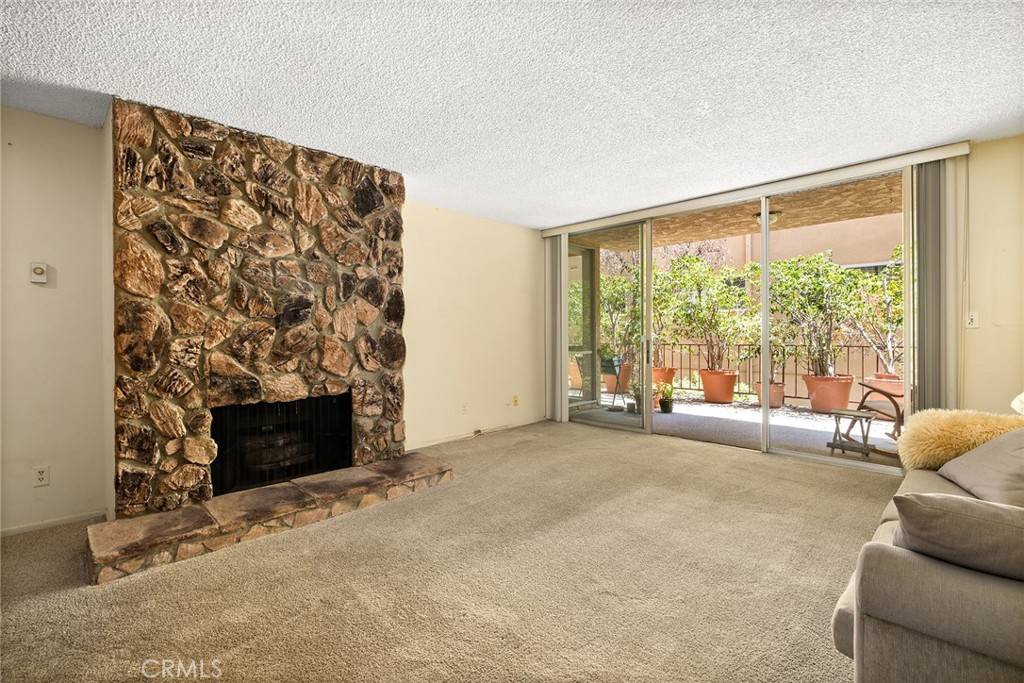 Culver City, CA 90230,5875 Doverwood DR #106