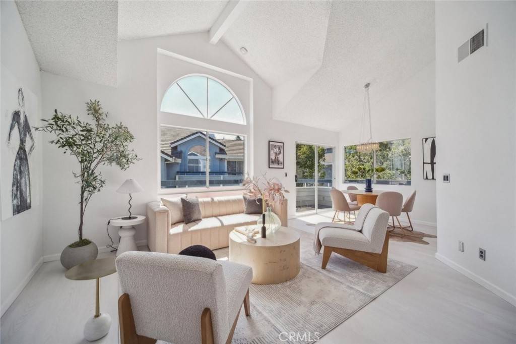 Canyon Country, CA 91351,26970 Flo LN #310
