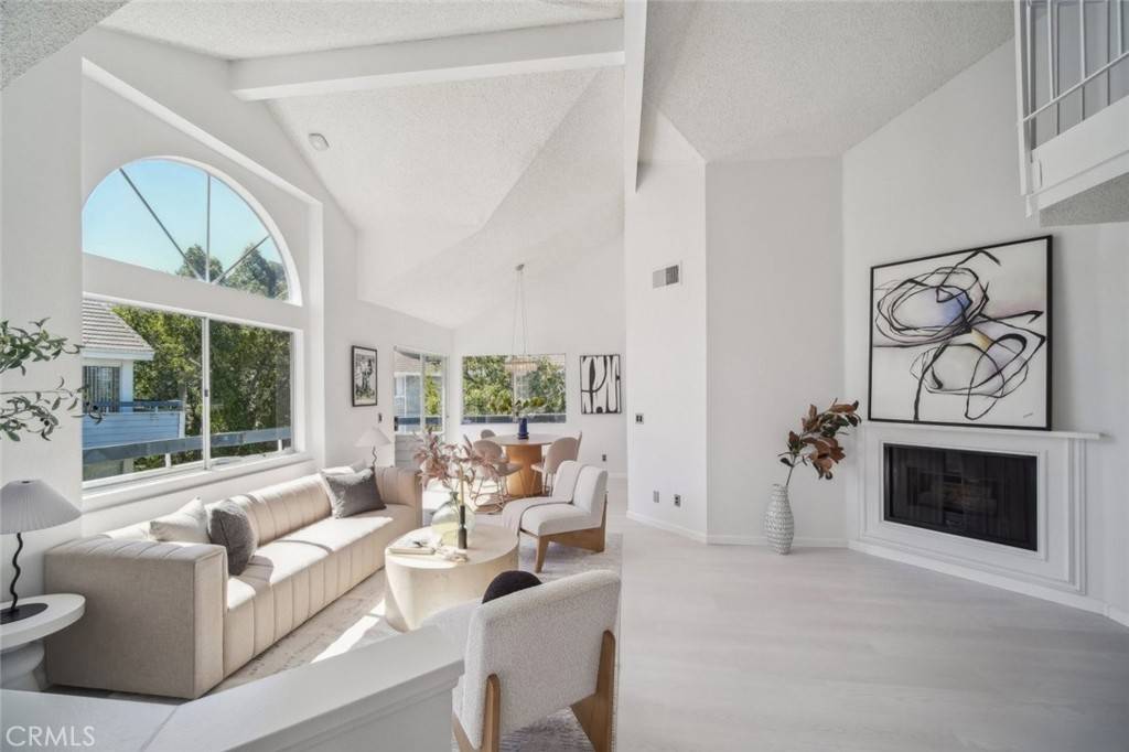 Canyon Country, CA 91351,26970 Flo LN #310