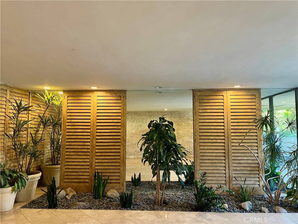 Los Angeles, CA 90024,11044 Ophir DR #304