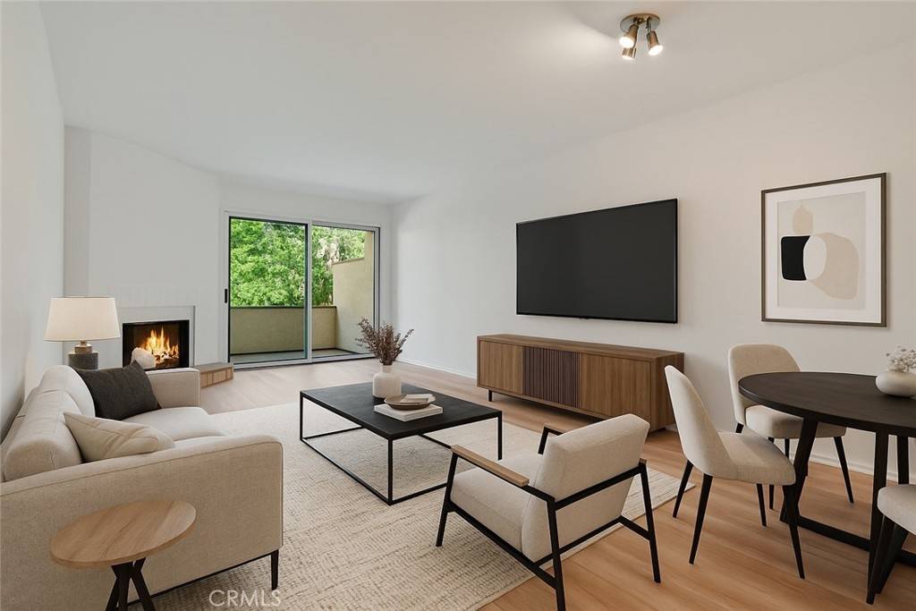 Los Angeles, CA 90068,3480 Barham BLVD #215