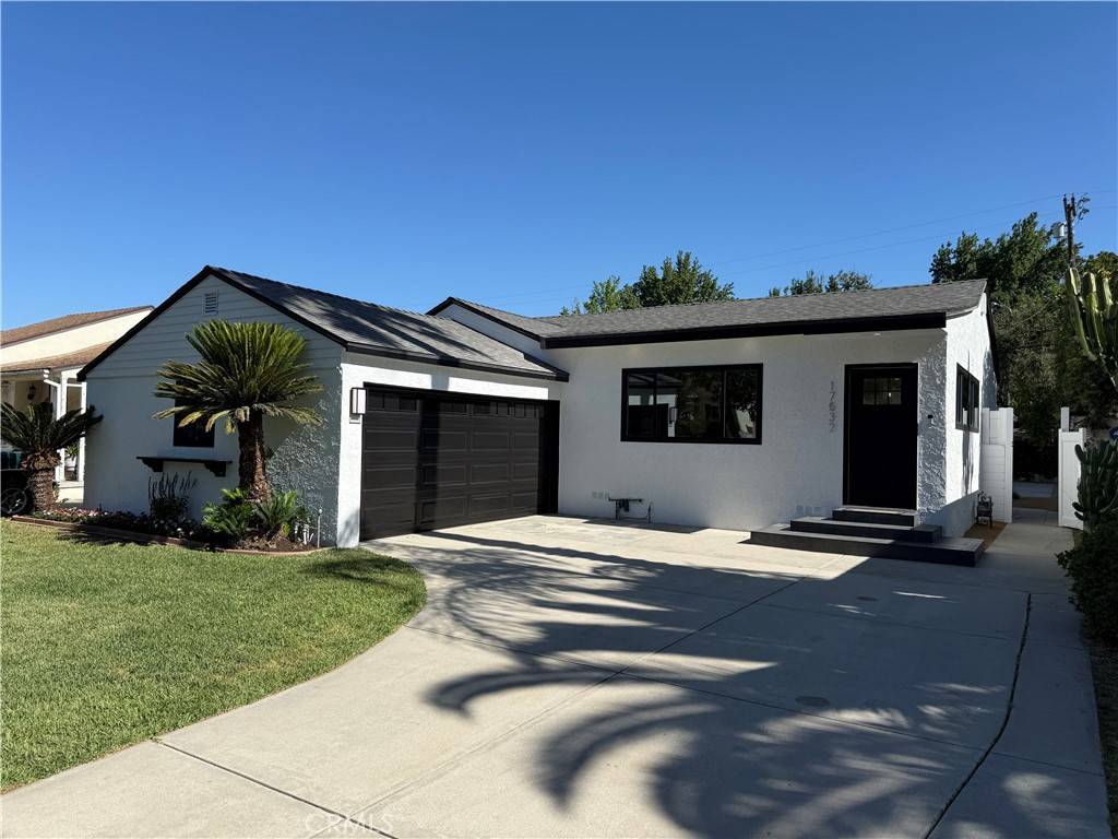 Lake Balboa, CA 91406,17532 Hamlin ST