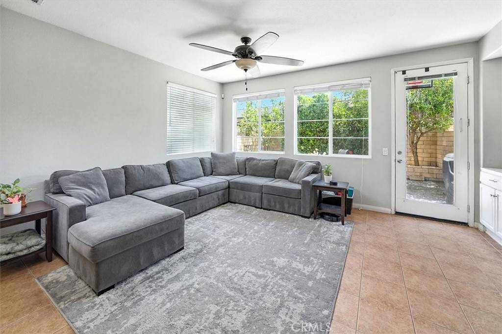 Saugus, CA 91350,28440 Casselman LN #361