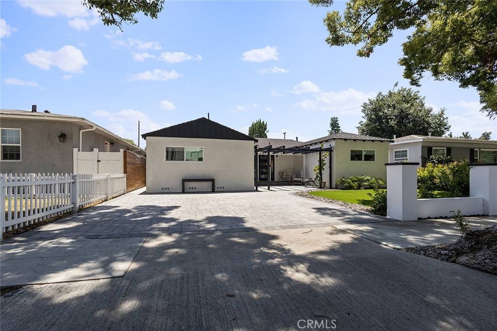 Burbank, CA 91506,334 W Valencia AVE