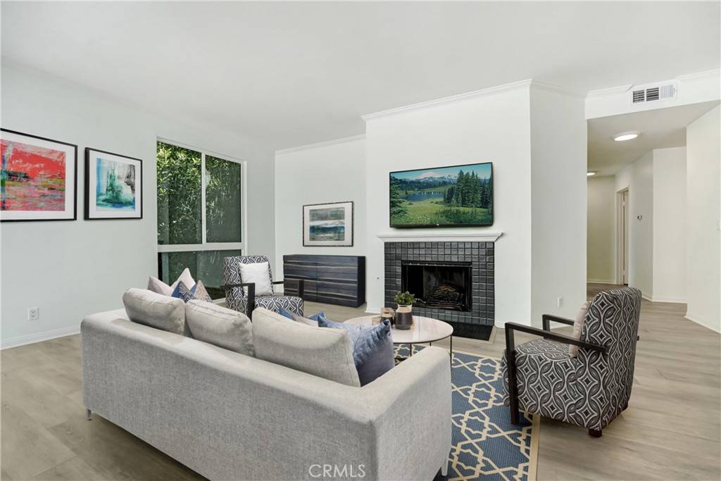 North Hollywood, CA 91602,10861 Moorpark ST #203