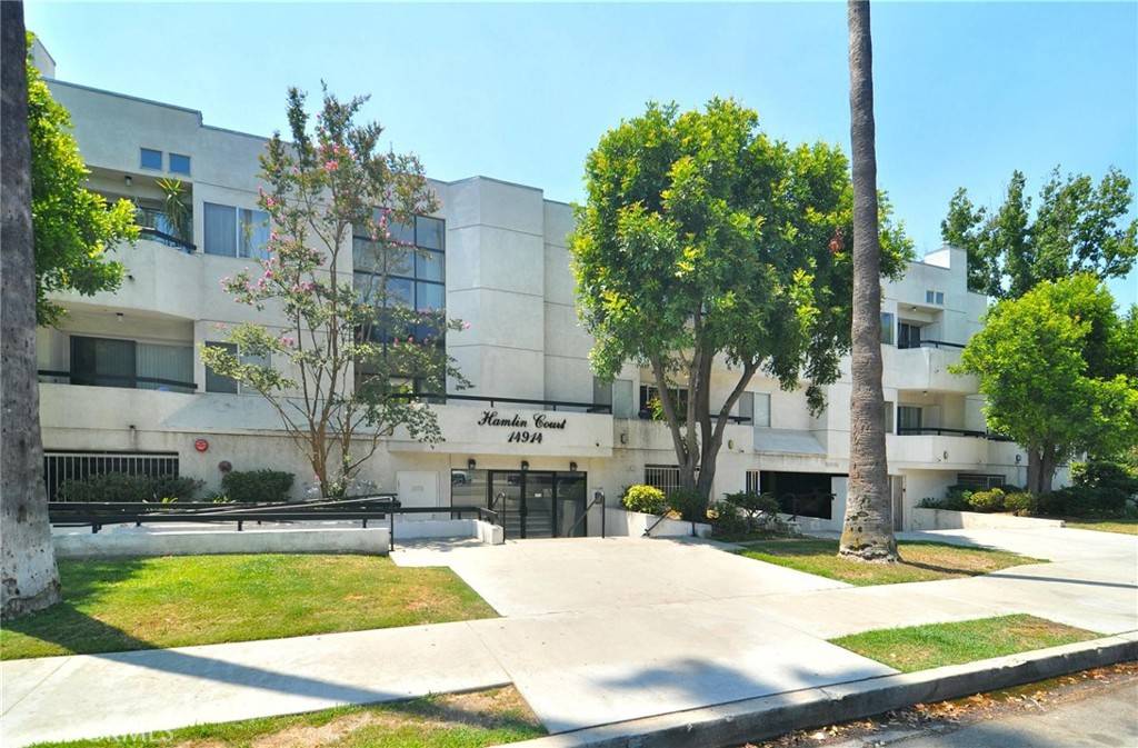 Van Nuys, CA 91411,14914 Hamlin ST #105