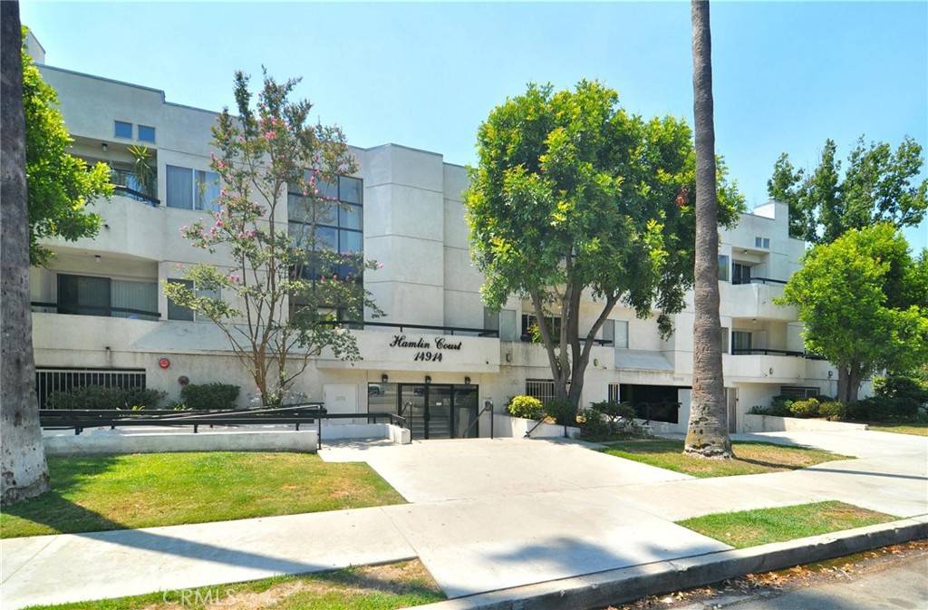 Van Nuys, CA 91411,14914 Hamlin ST #105